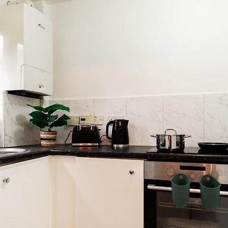 Appartement Cosy Decorated Flat In Tonbridge Extérieur photo