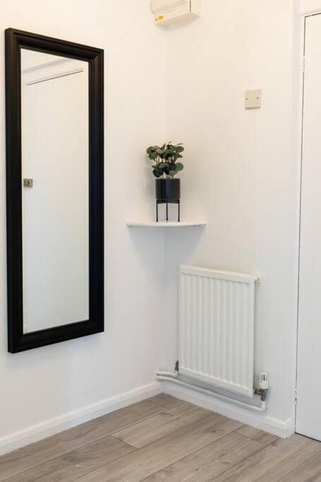 Appartement Cosy Decorated Flat In Tonbridge Extérieur photo