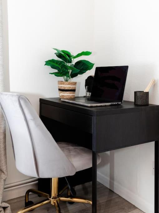 Appartement Cosy Decorated Flat In Tonbridge Extérieur photo